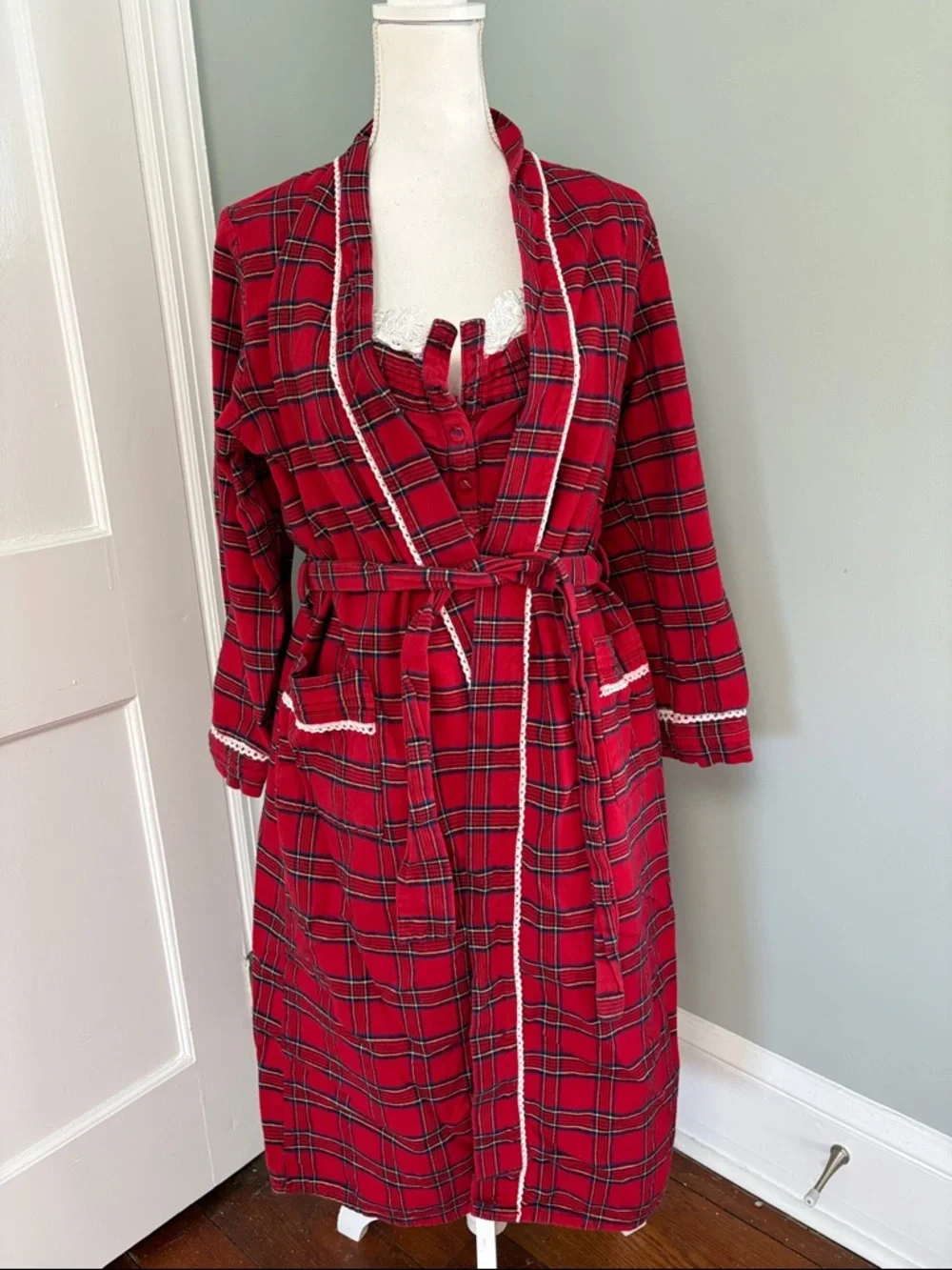 Vintage Lee Valley Ireland Red Plaid Robe & Nightgown Set Medium Lace Trim